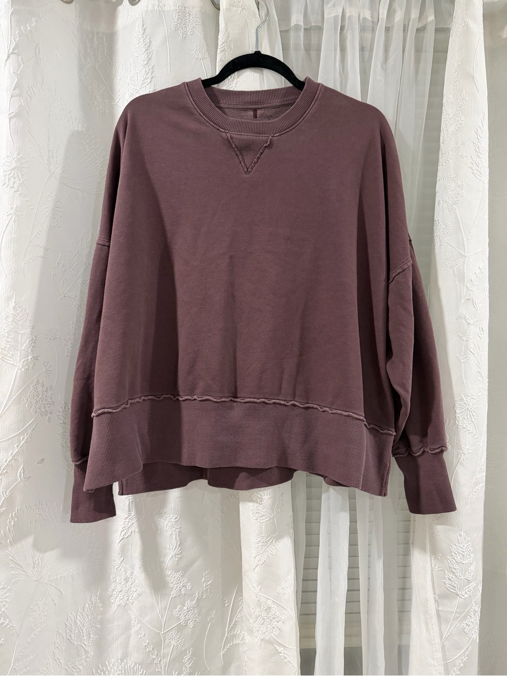 American Eagle Outfitters Mauve Crewneck Sweatshirt